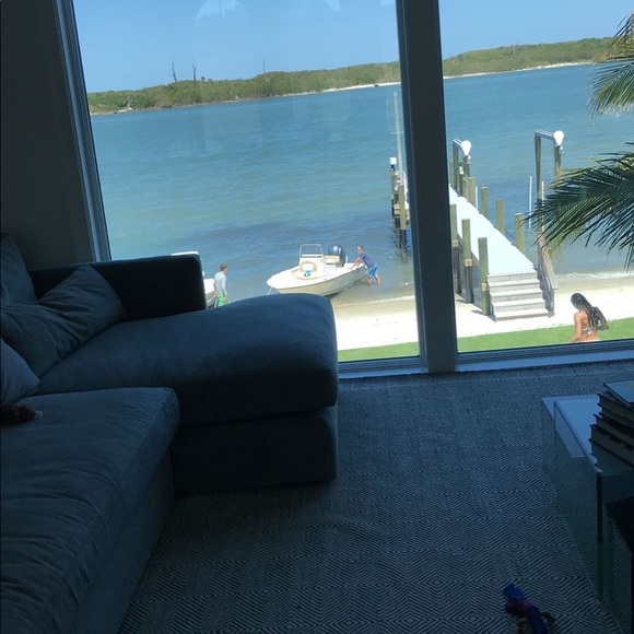 Meet your Posher, Ally - Picture 1 of 1